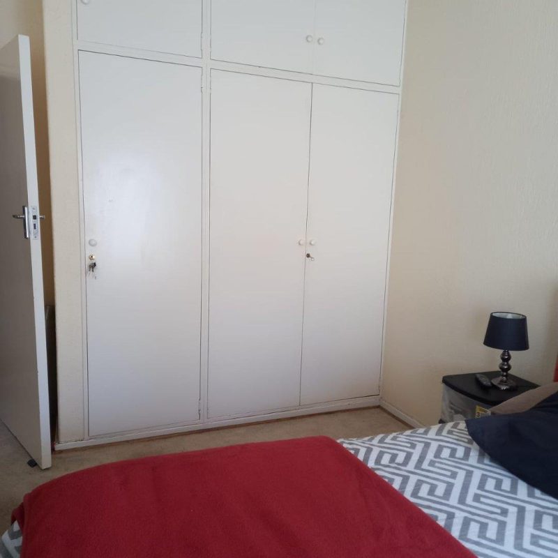 Apartment Flat for Sale in Beverley Gardens 7