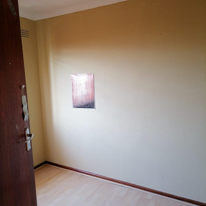 Apartment Flat for Sale in Grassy Park 5